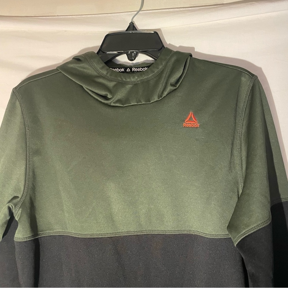 Reebok Green & Black Hoodie kids size large ?
No size provided see measurement - Picture 3 of 5